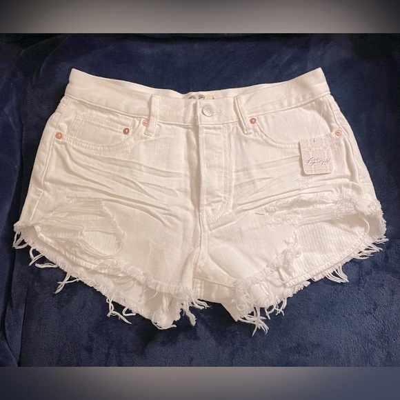 NWT Free People Looking Good Vibrations White Shorts Size 27 butterfly - Picture 3 of 11